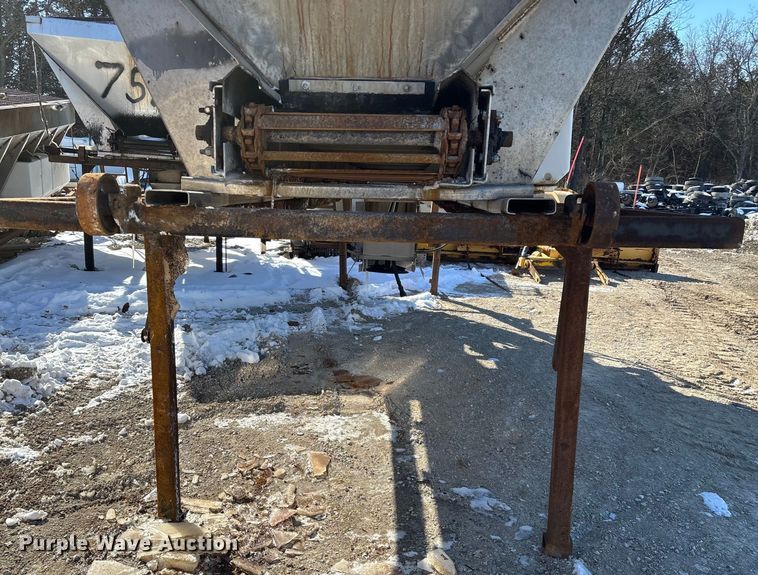 image for item FG0055 (6) spreader beds and (5) snow plows 