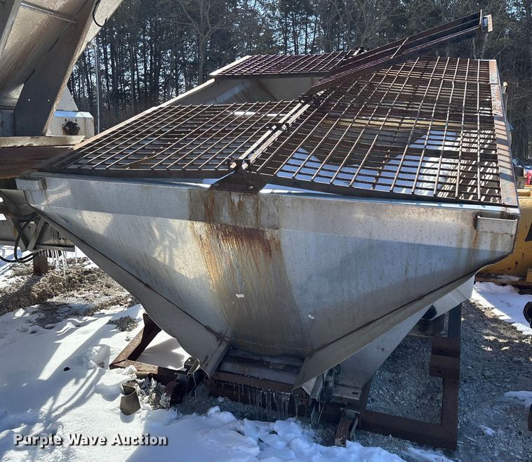 image for item FG0055 (6) spreader beds and (5) snow plows 