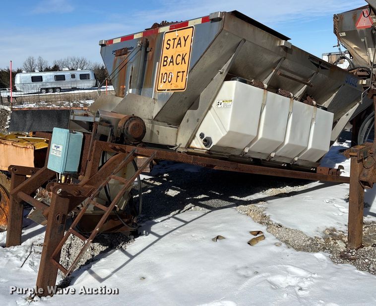 image for item FG0055 (6) spreader beds and (5) snow plows 