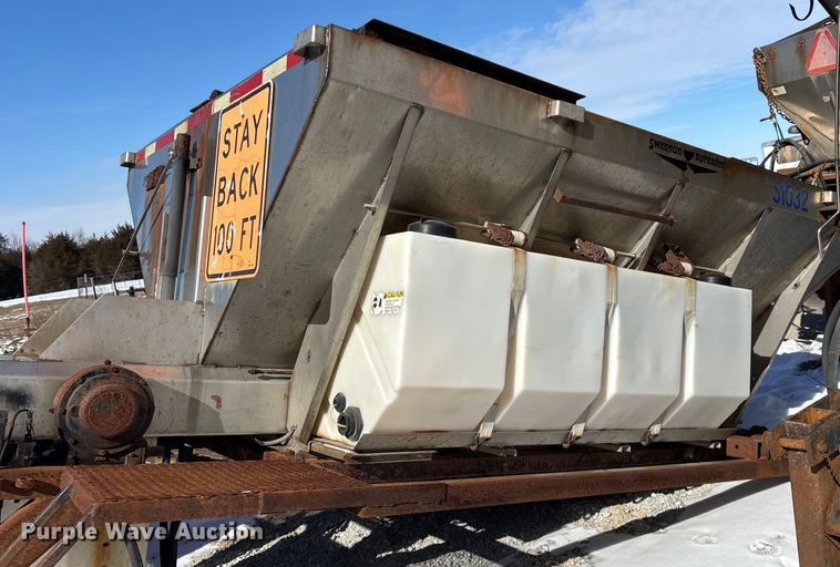 image for item FG0055 (6) spreader beds and (5) snow plows 