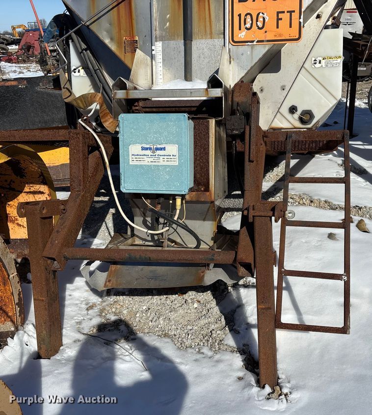 image for item FG0055 (6) spreader beds and (5) snow plows 