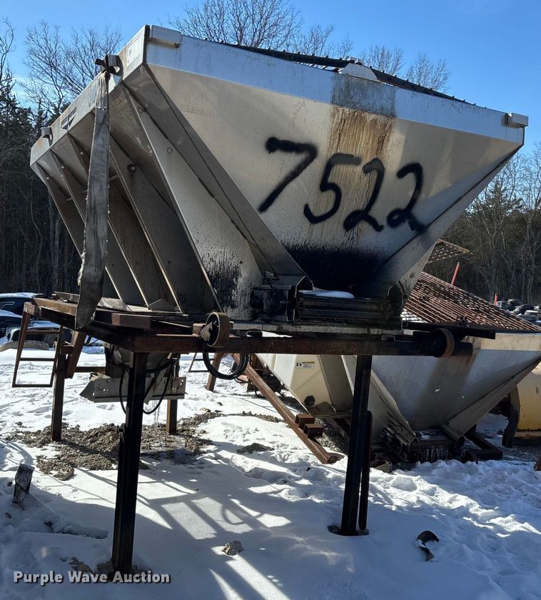 image for item FG0055 (6) spreader beds and (5) snow plows 