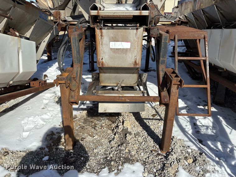 image for item FG0055 (6) spreader beds and (5) snow plows 