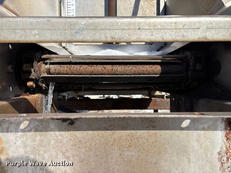 image for item FG0055 (6) spreader beds and (5) snow plows 