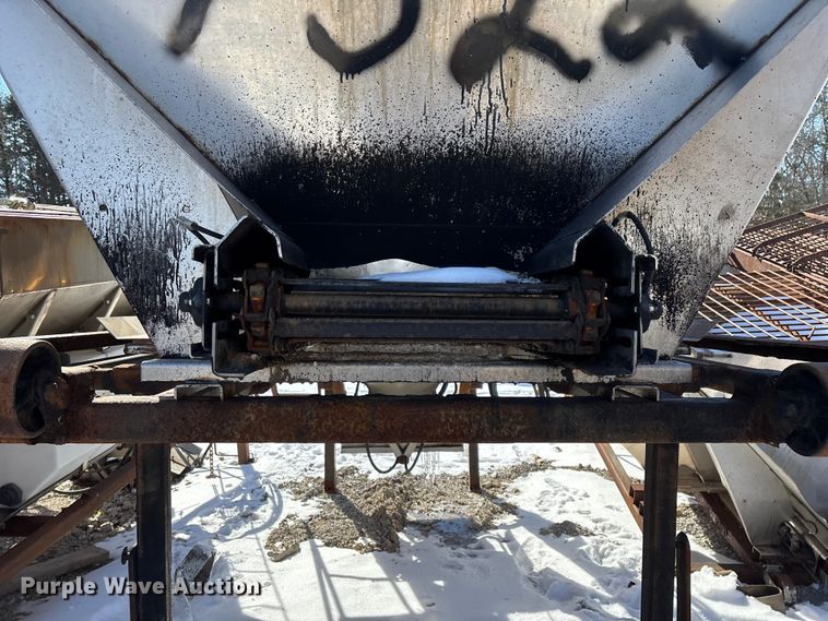 image for item FG0055 (6) spreader beds and (5) snow plows 