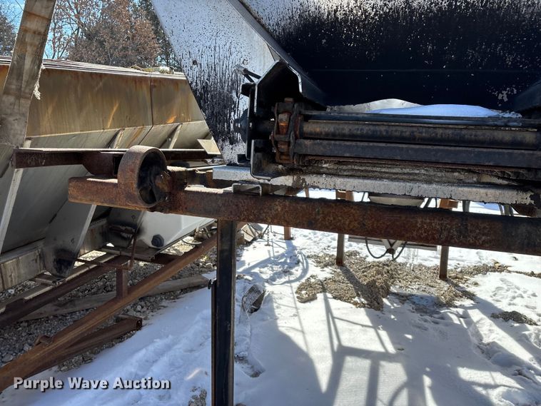 image for item FG0055 (6) spreader beds and (5) snow plows 