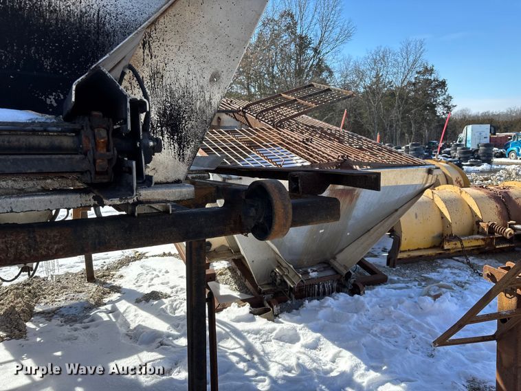 image for item FG0055 (6) spreader beds and (5) snow plows 