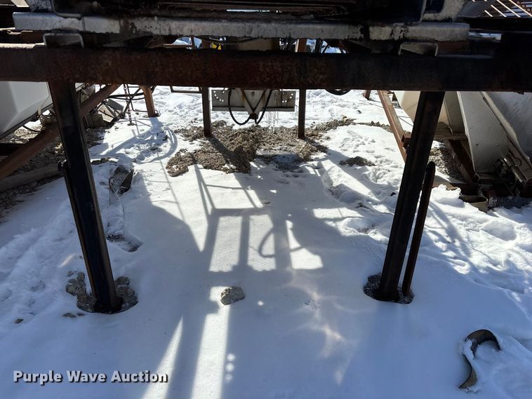 image for item FG0055 (6) spreader beds and (5) snow plows 