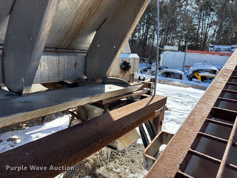 image for item FG0055 (6) spreader beds and (5) snow plows 