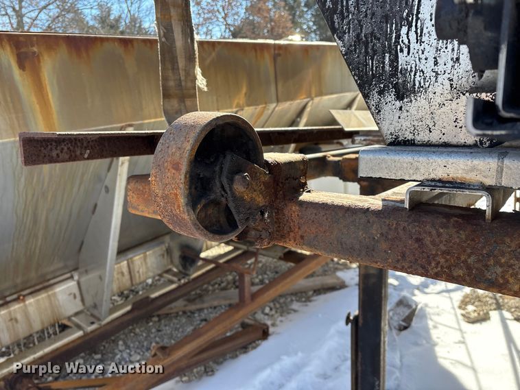 image for item FG0055 (6) spreader beds and (5) snow plows 