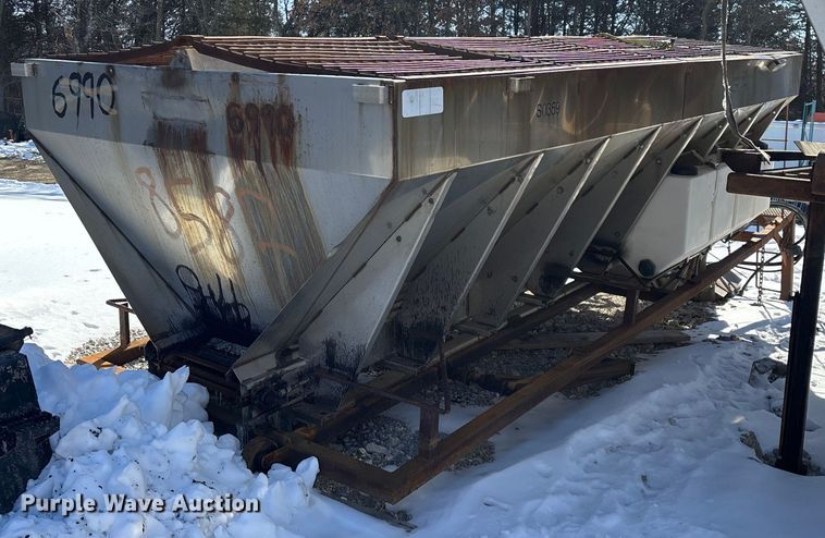 image for item FG0055 (6) spreader beds and (5) snow plows 