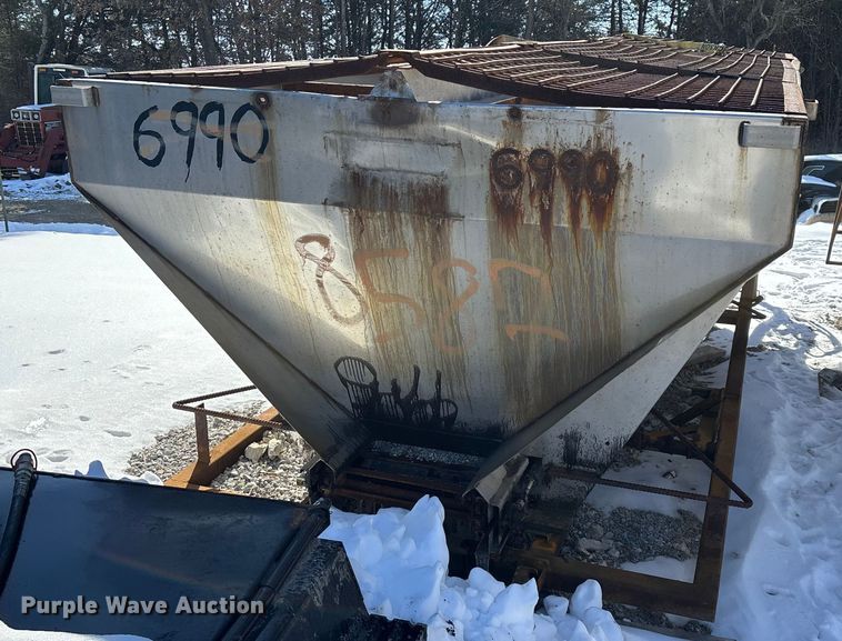 image for item FG0055 (6) spreader beds and (5) snow plows 