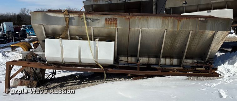 image for item FG0055 (6) spreader beds and (5) snow plows 