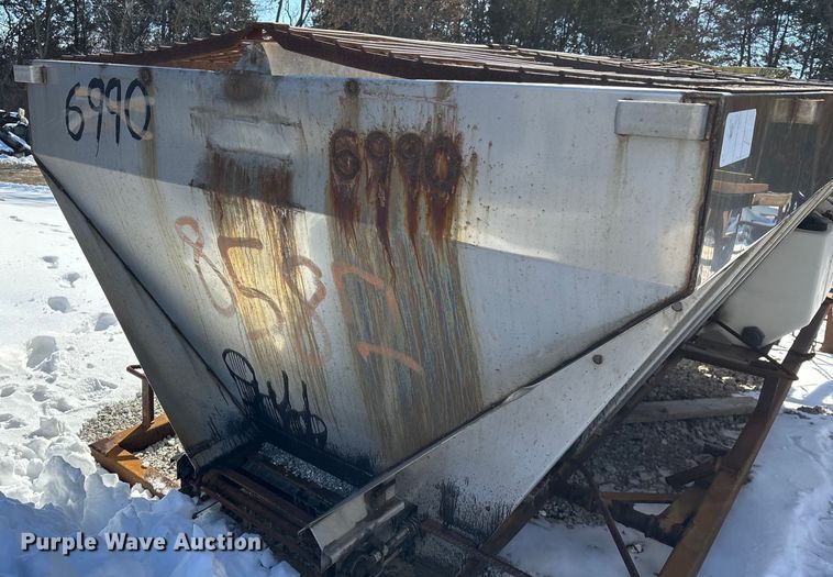 image for item FG0055 (6) spreader beds and (5) snow plows 