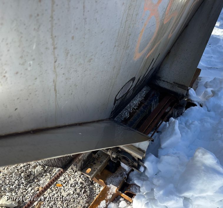 image for item FG0055 (6) spreader beds and (5) snow plows 