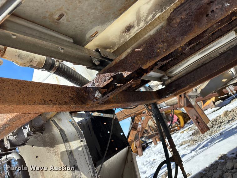 image for item FG0055 (6) spreader beds and (5) snow plows 