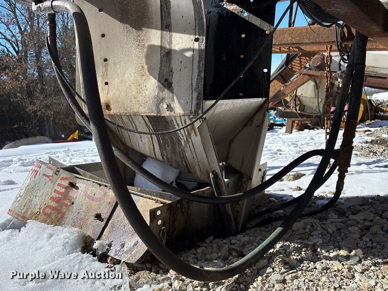 image for item FG0055 (6) spreader beds and (5) snow plows 