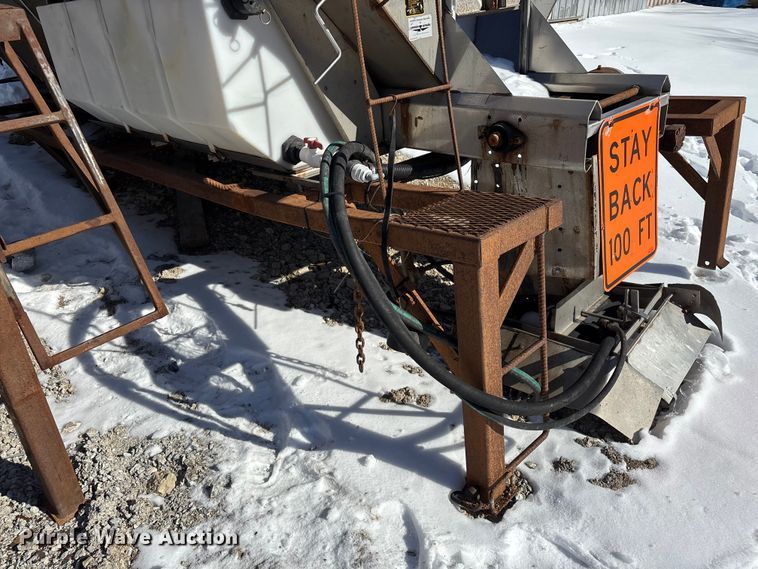 image for item FG0055 (6) spreader beds and (5) snow plows 