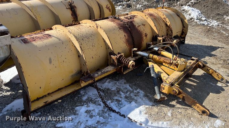 image for item FG0055 (6) spreader beds and (5) snow plows 