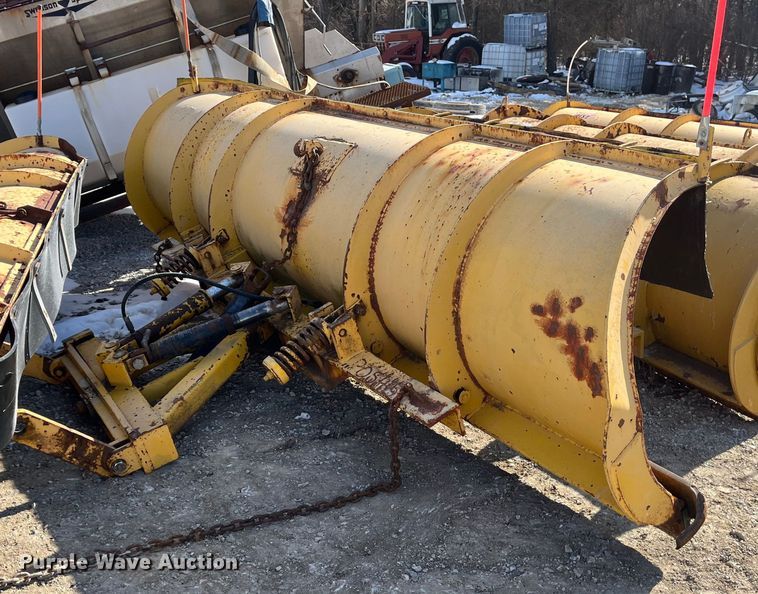 image for item FG0055 (6) spreader beds and (5) snow plows 