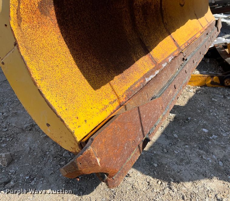 image for item FG0055 (6) spreader beds and (5) snow plows 