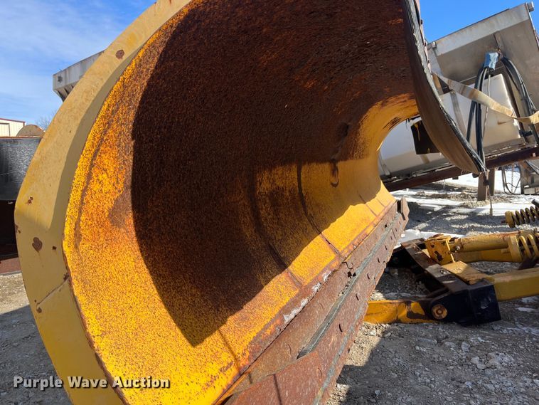 image for item FG0055 (6) spreader beds and (5) snow plows 