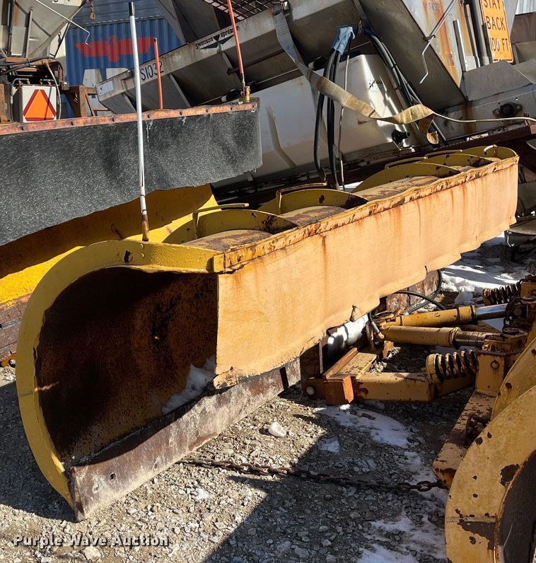 image for item FG0055 (6) spreader beds and (5) snow plows 
