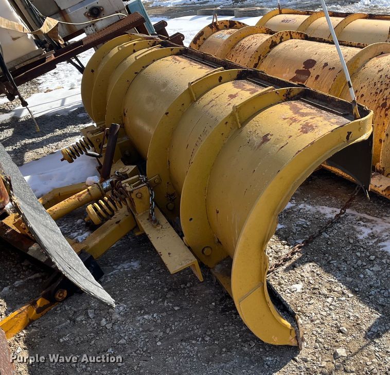image for item FG0055 (6) spreader beds and (5) snow plows 