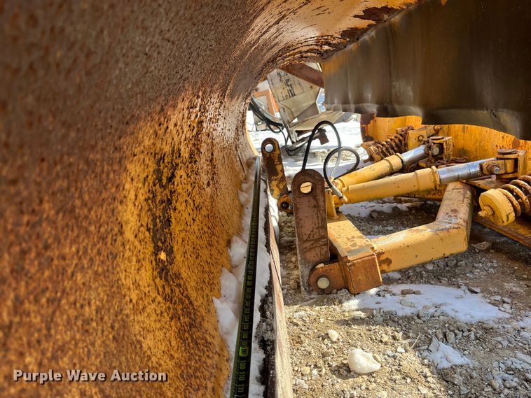 image for item FG0055 (6) spreader beds and (5) snow plows 