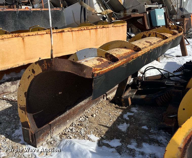 image for item FG0055 (6) spreader beds and (5) snow plows 
