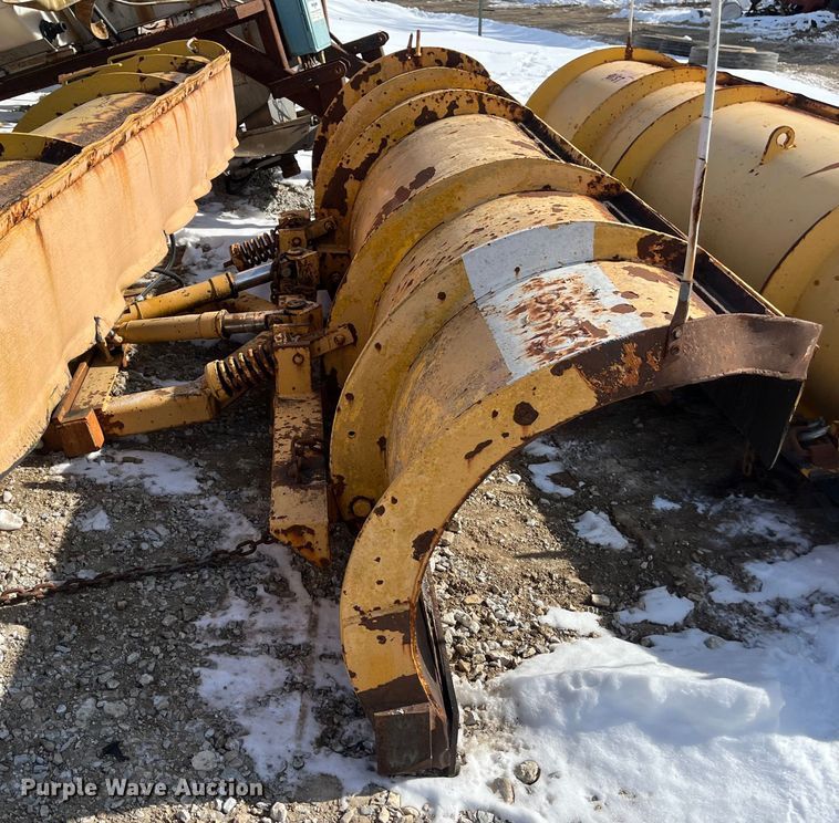 image for item FG0055 (6) spreader beds and (5) snow plows 