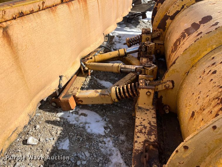 image for item FG0055 (6) spreader beds and (5) snow plows 