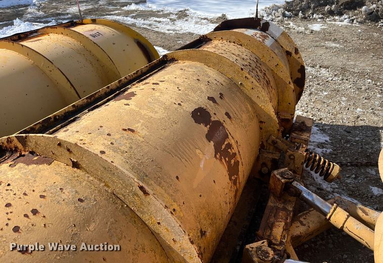 image for item FG0055 (6) spreader beds and (5) snow plows 