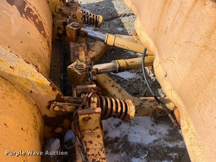 image for item FG0055 (6) spreader beds and (5) snow plows 