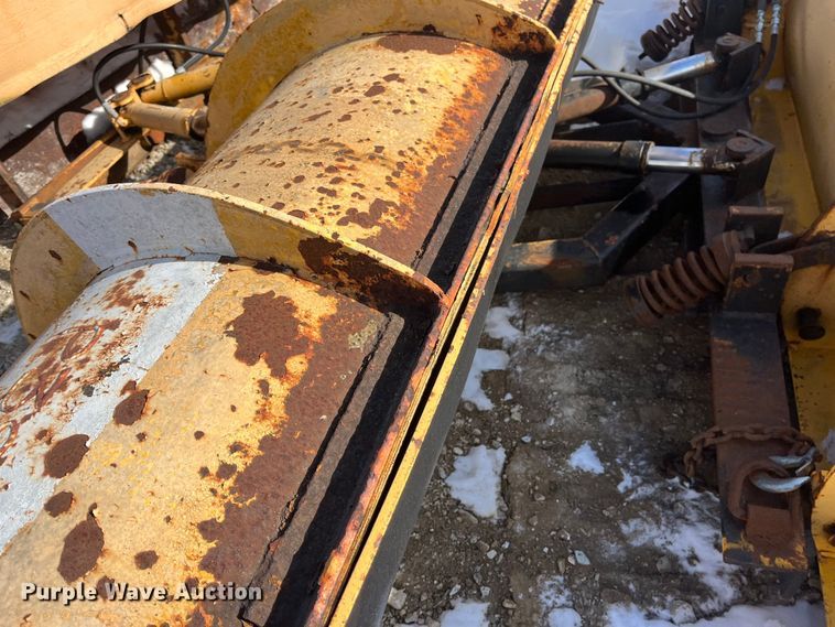 image for item FG0055 (6) spreader beds and (5) snow plows 