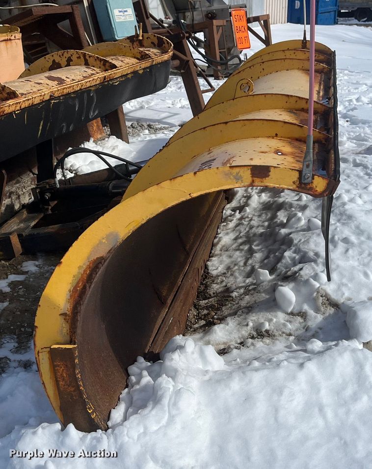 image for item FG0055 (6) spreader beds and (5) snow plows 