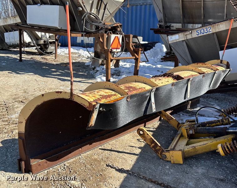 image for item FG0055 (6) spreader beds and (5) snow plows 
