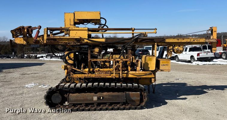 image for item FG0056 Simco 4000 TR-2 drilling rig