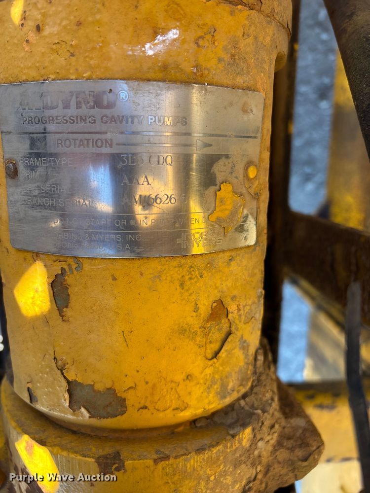 image for item FG0056 Simco 4000 TR-2 drilling rig