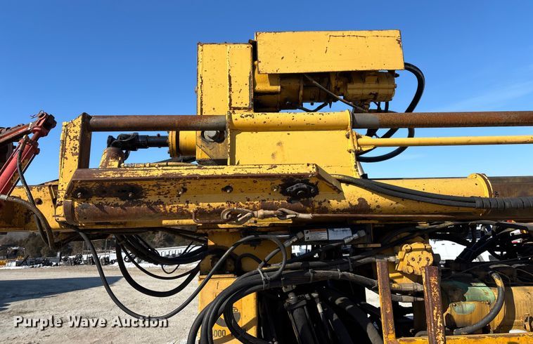 image for item FG0056 Simco 4000 TR-2 drilling rig