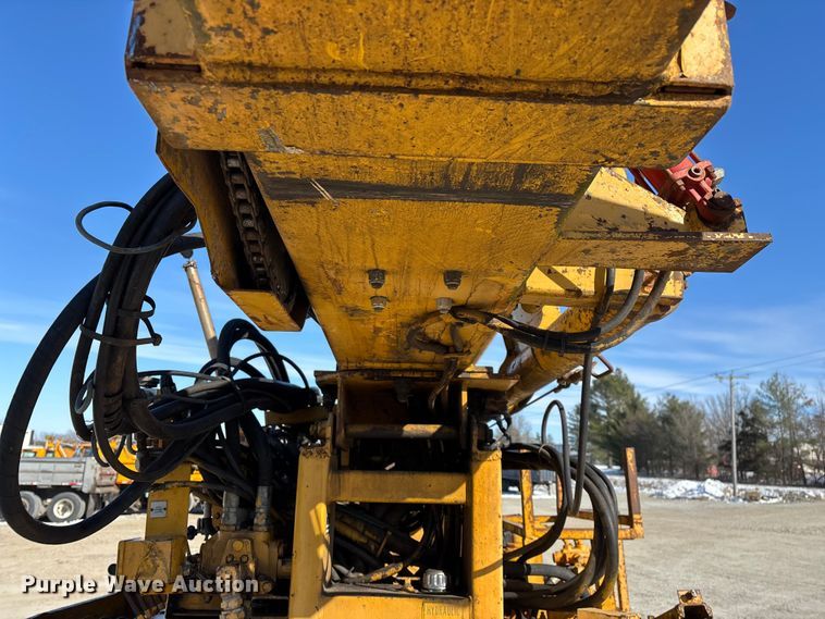 image for item FG0056 Simco 4000 TR-2 drilling rig