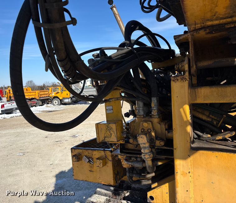 image for item FG0056 Simco 4000 TR-2 drilling rig