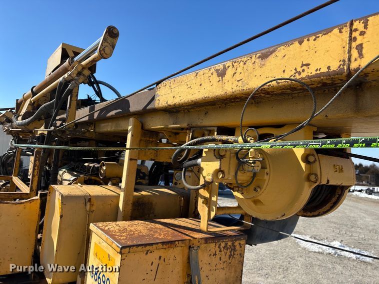 image for item FG0056 Simco 4000 TR-2 drilling rig