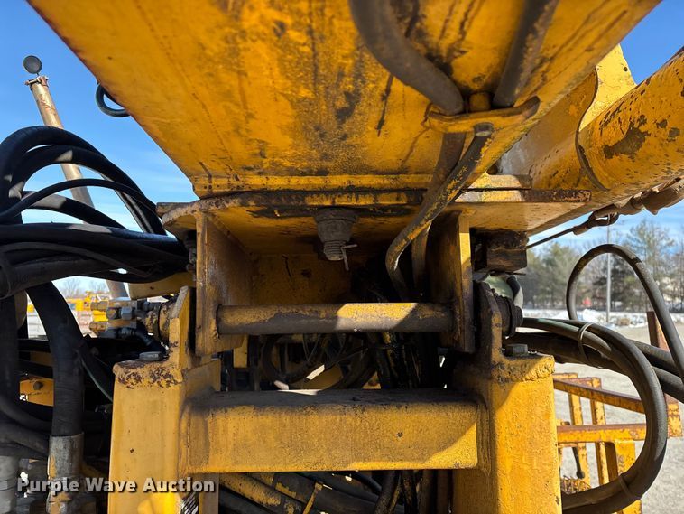 image for item FG0056 Simco 4000 TR-2 drilling rig