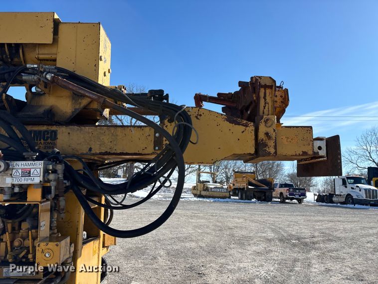 image for item FG0056 Simco 4000 TR-2 drilling rig