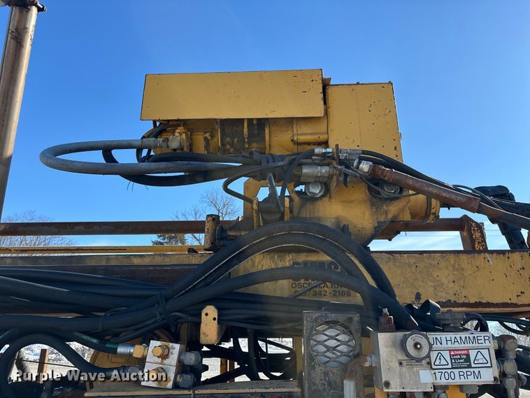 image for item FG0056 Simco 4000 TR-2 drilling rig