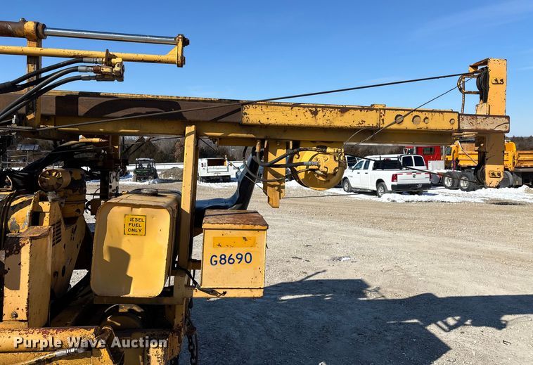 image for item FG0056 Simco 4000 TR-2 drilling rig