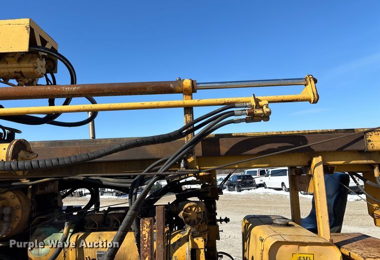 image for item FG0056 Simco 4000 TR-2 drilling rig