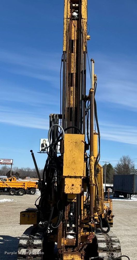 image for item FG0056 Simco 4000 TR-2 drilling rig