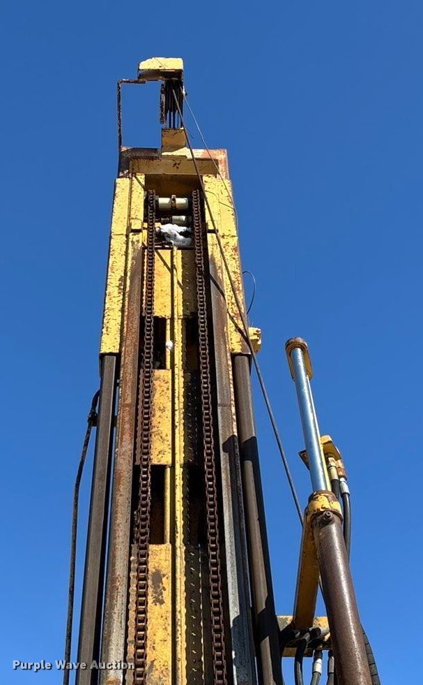 image for item FG0056 Simco 4000 TR-2 drilling rig